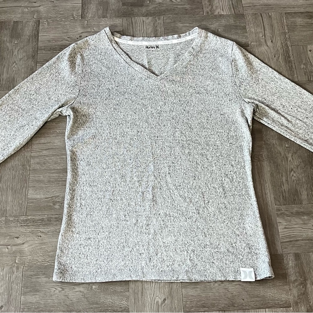 HURLEY Women's M Gray Knit Long Sleeve V-Neck Active Sweater Top Shirt Medium